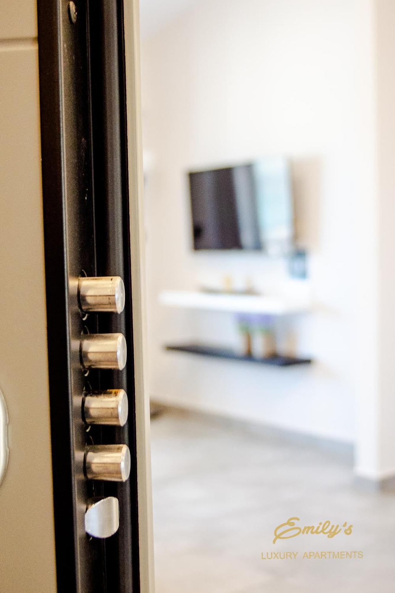 Emily'S Luxury Apartments Argostoli  Exterior photo