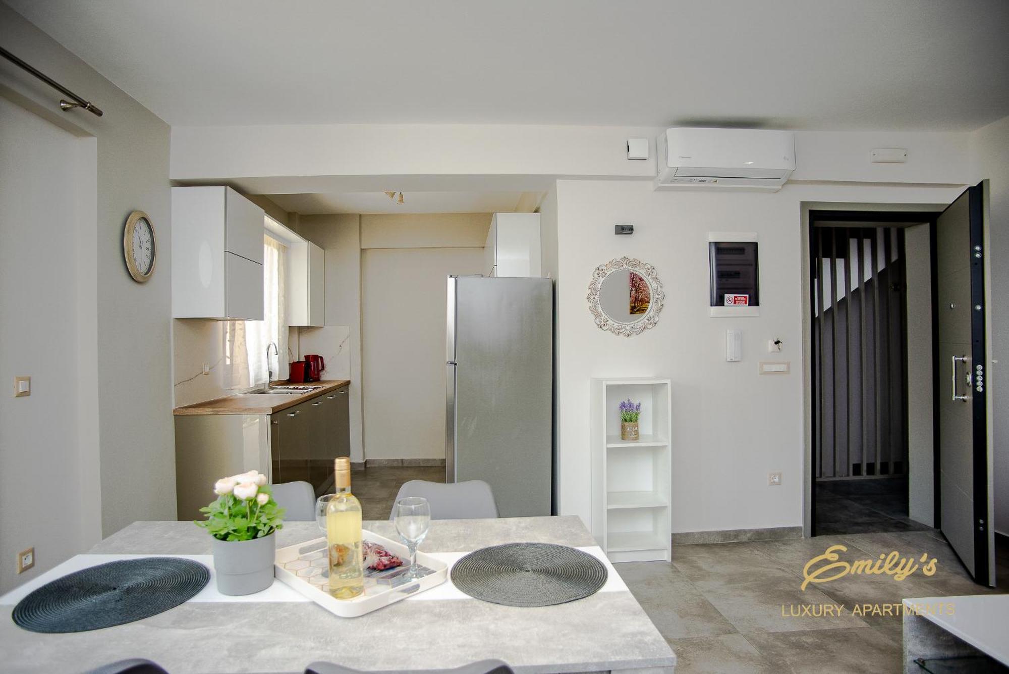 Emily'S Luxury Apartments Argostoli  Exterior photo