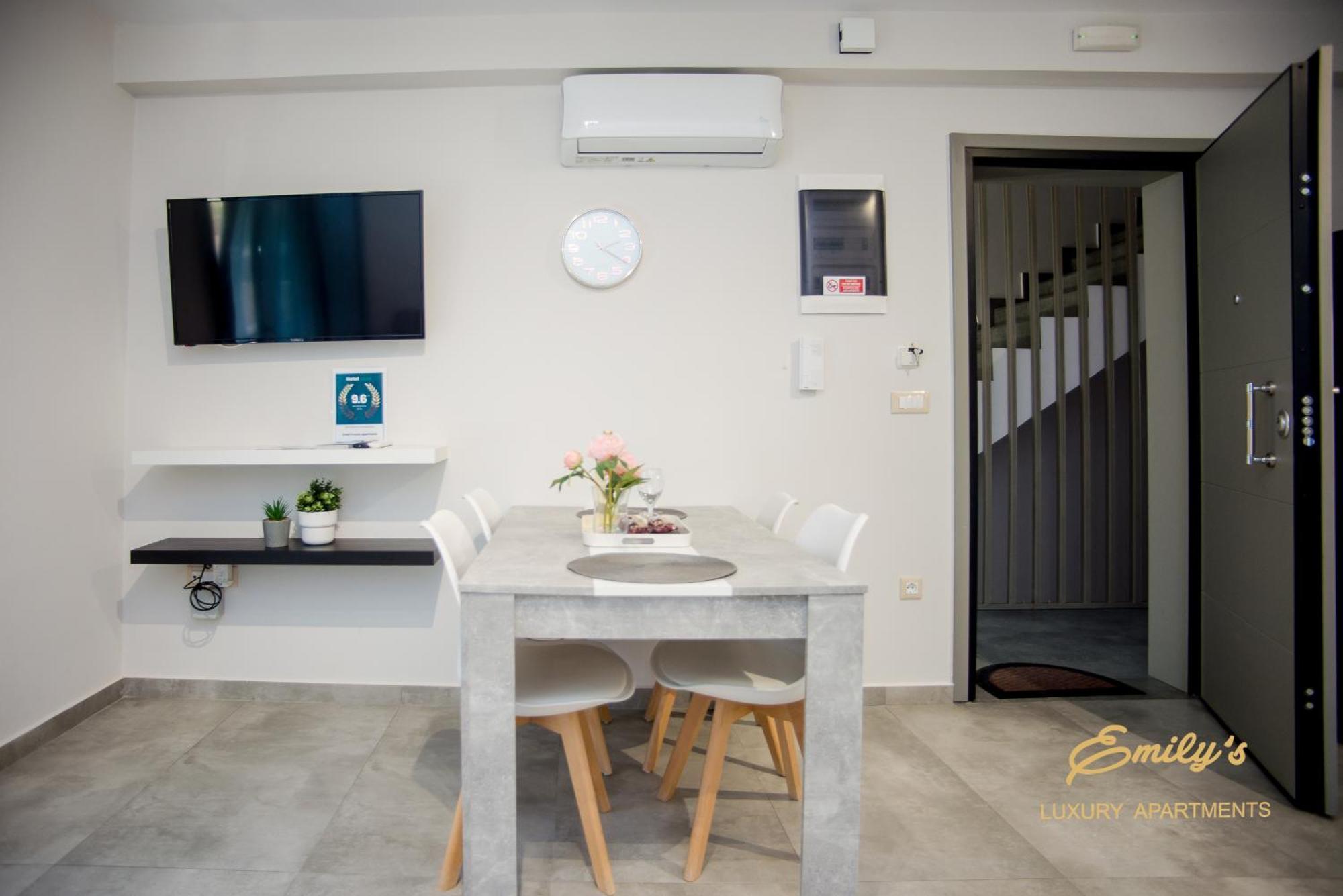 Emily'S Luxury Apartments Argostoli  Exterior photo