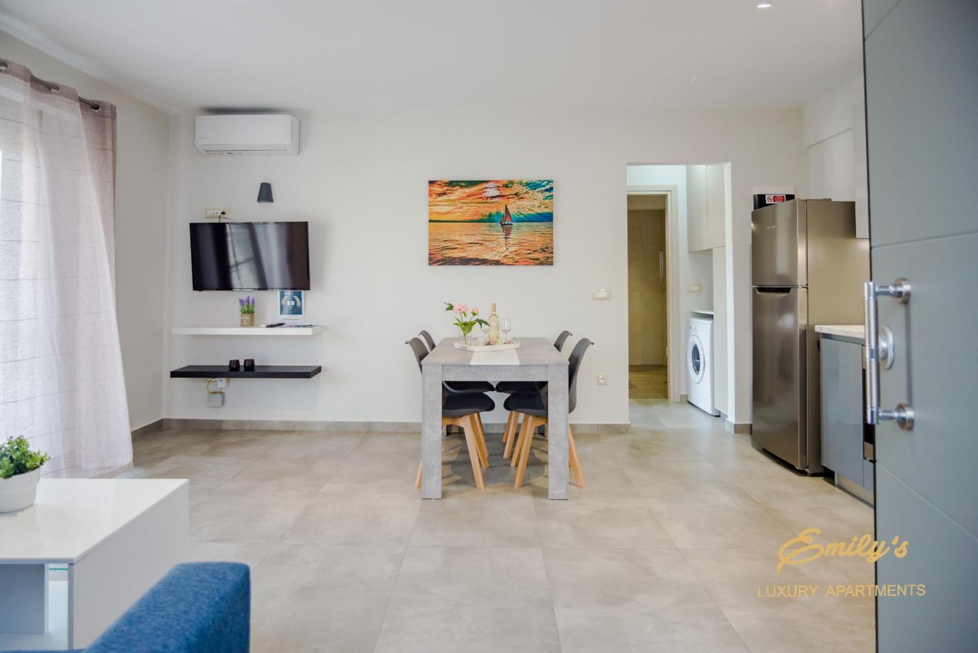 Emily'S Luxury Apartments Argostoli  Exterior photo