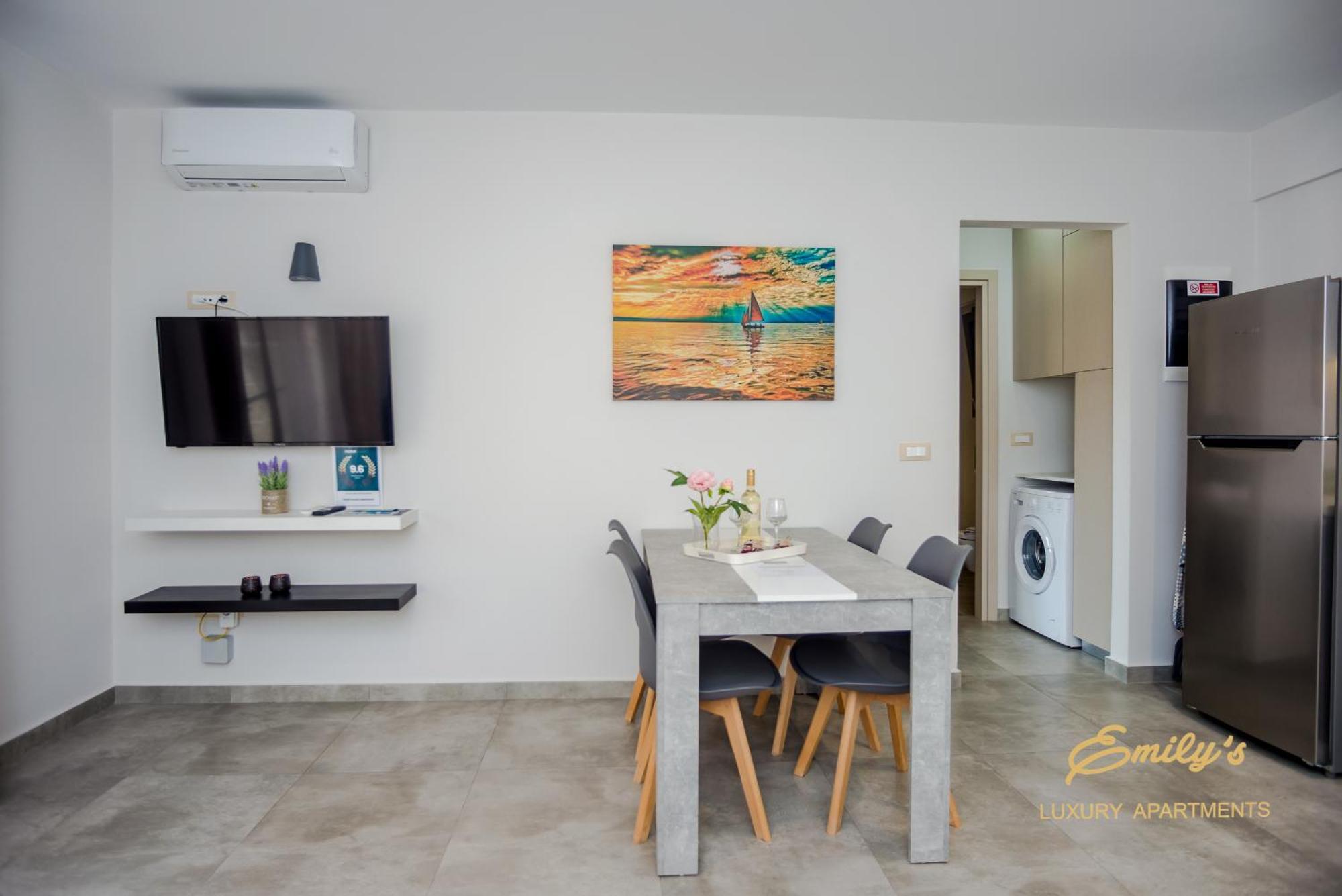 Emily'S Luxury Apartments Argostoli  Exterior photo