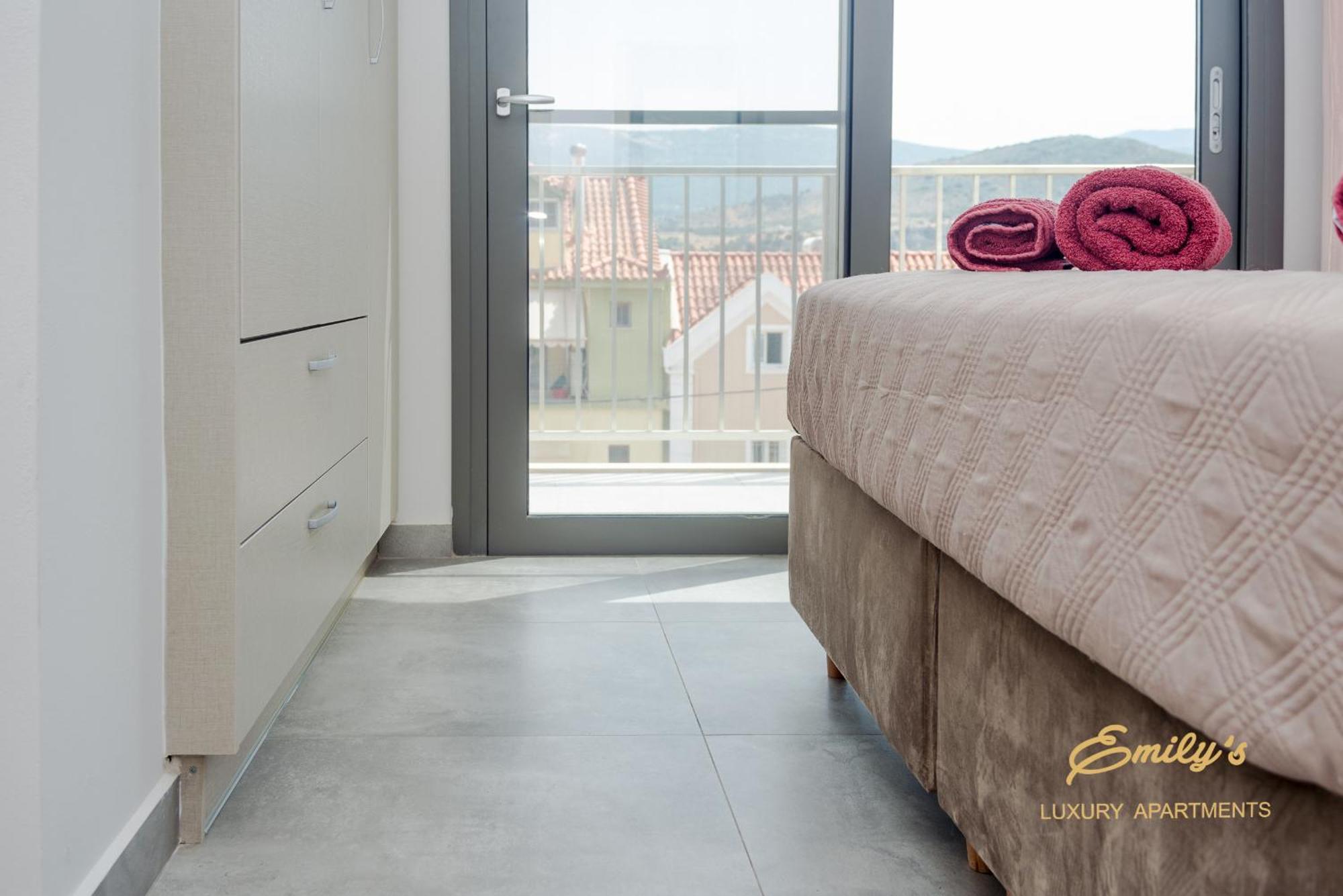 Emily'S Luxury Apartments Argostoli  Exterior photo